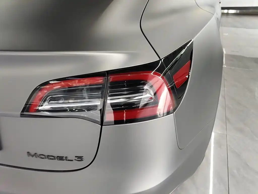 Tesla Model 3 — миниатюра 8