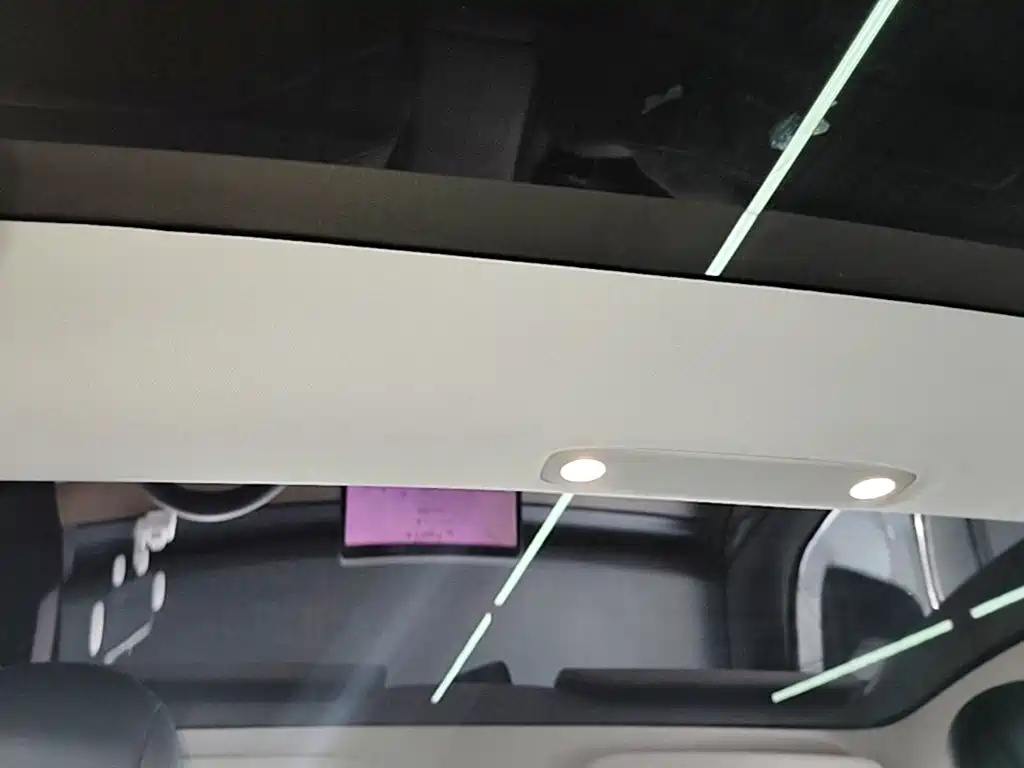 Tesla Model 3 — миниатюра 18