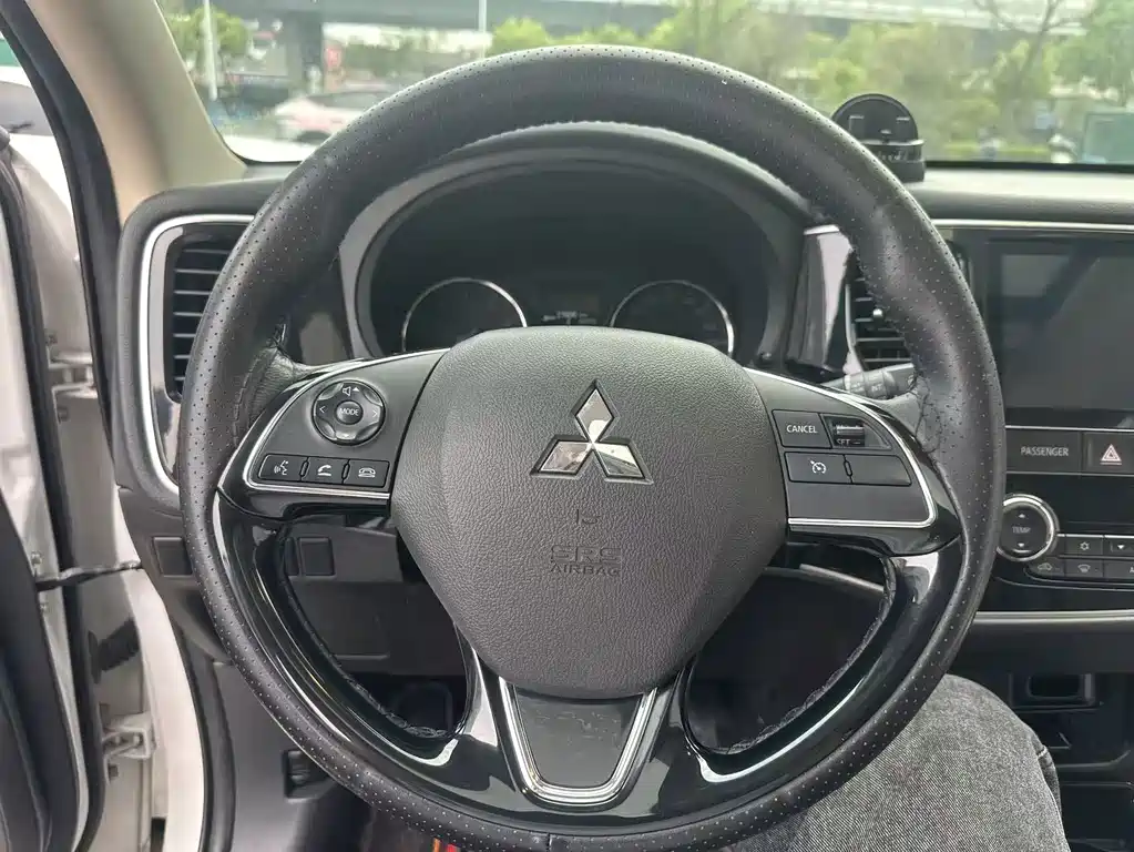 Mitsubishi Outlander — миниатюра 16