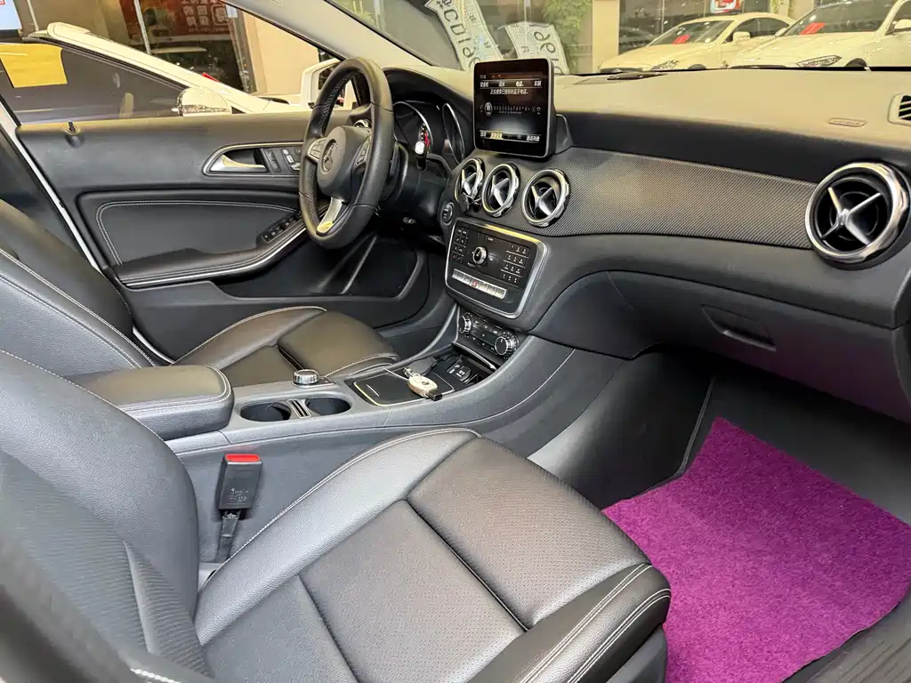 Mercedes-Benz GLA — миниатюра 12