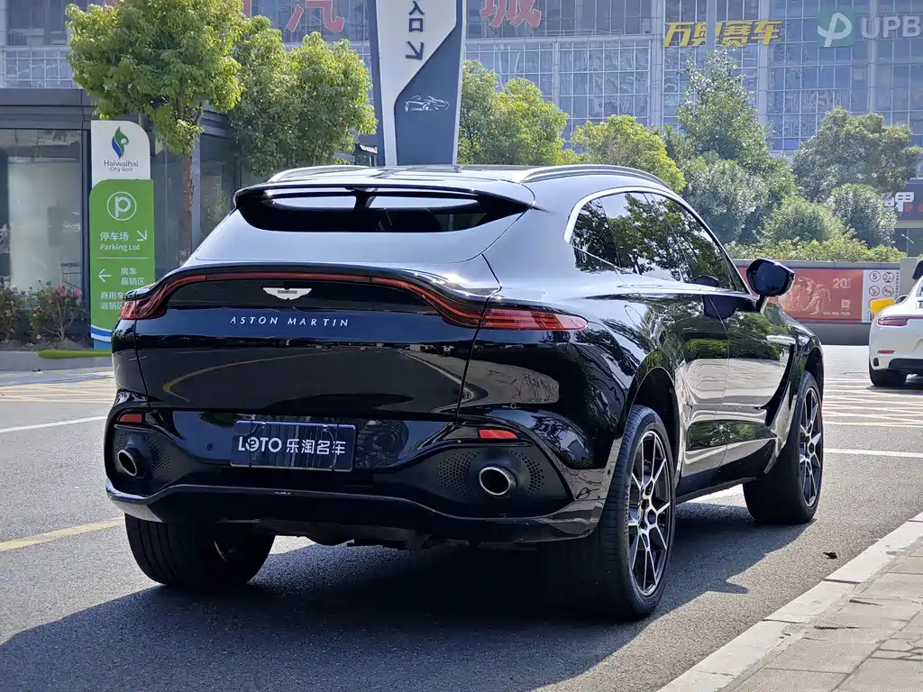 Aston Martin DBX — миниатюра 5