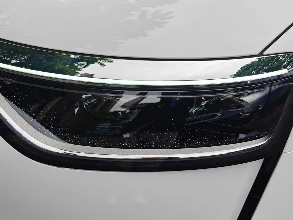 Aito M8 2025 Max+ 53.4kWh 6 мест (192 ）