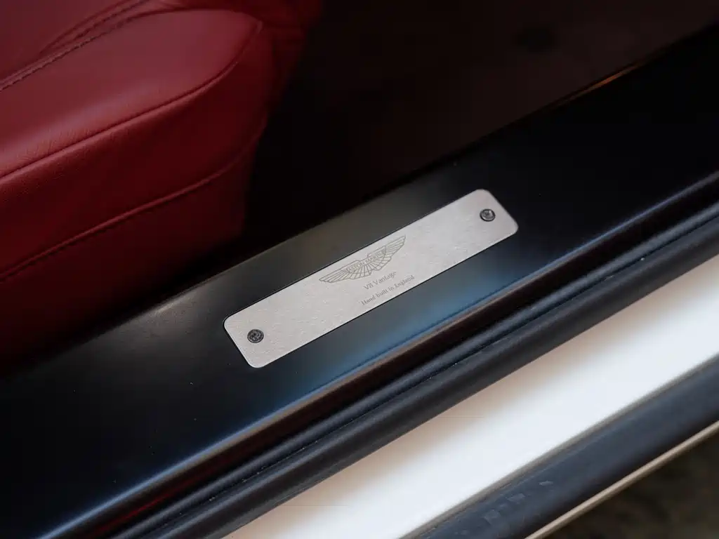 Aston Martin V8 Vantage — миниатюра 13