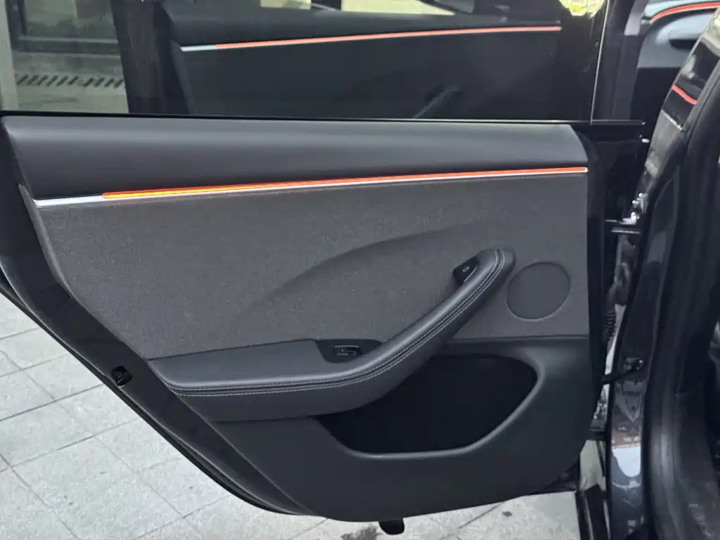 Tesla Model 3 — миниатюра 13