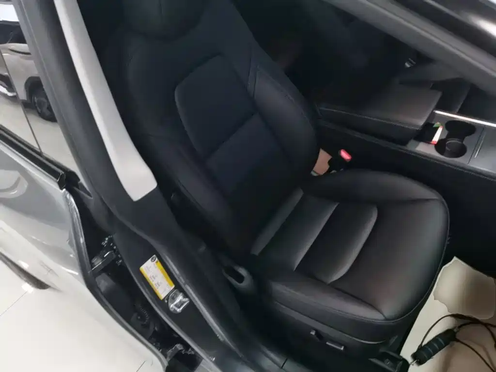 Tesla Model Y — миниатюра 25