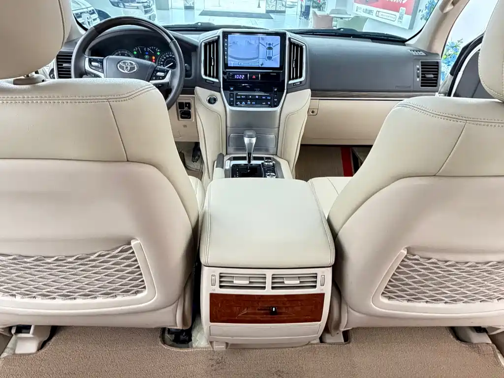 Toyota Land Cruiser — миниатюра 6