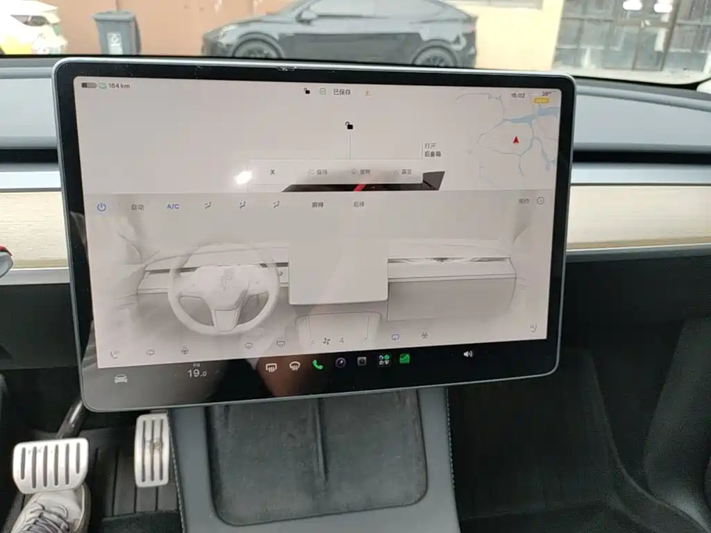 Tesla Model Y — миниатюра 13