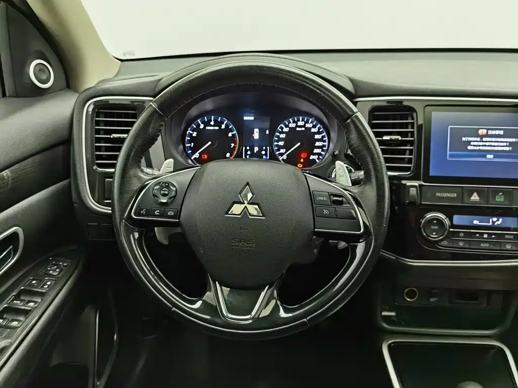 Mitsubishi Outlander — миниатюра 11