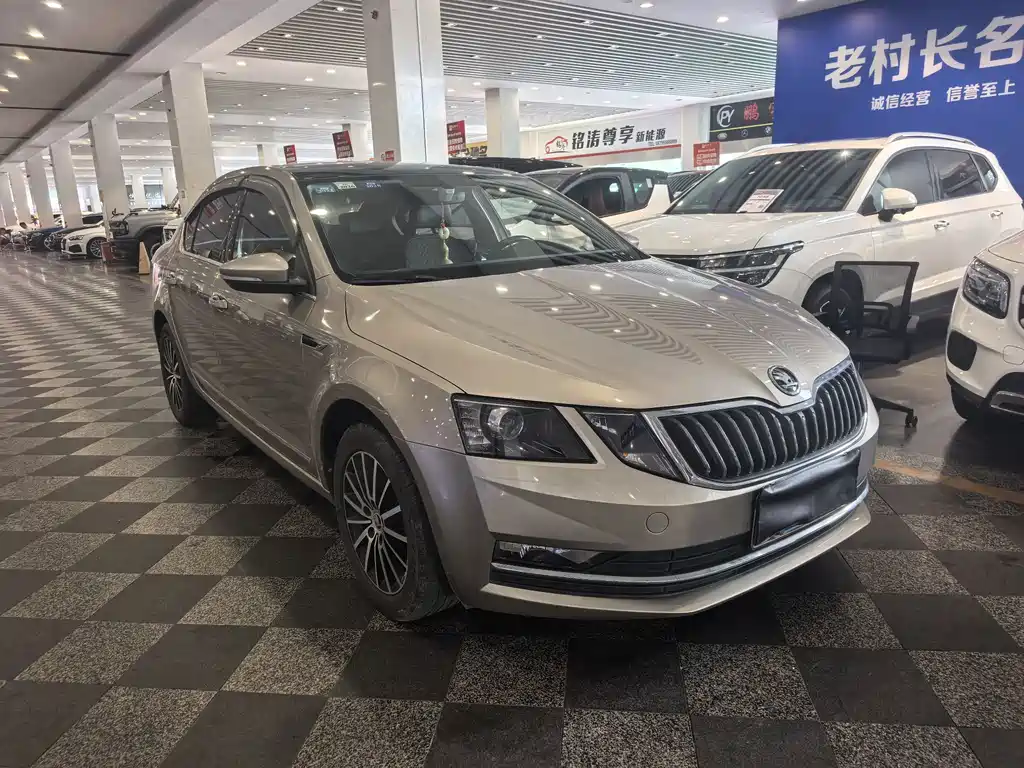 Skoda Octavia - фото 3