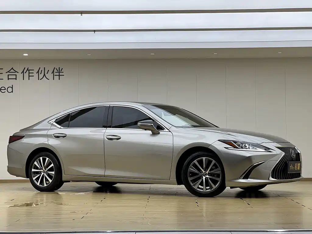 Lexus ES — миниатюра 3