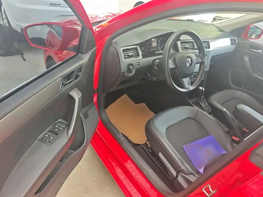 Skoda Rapid Spaceback — миниатюра 16