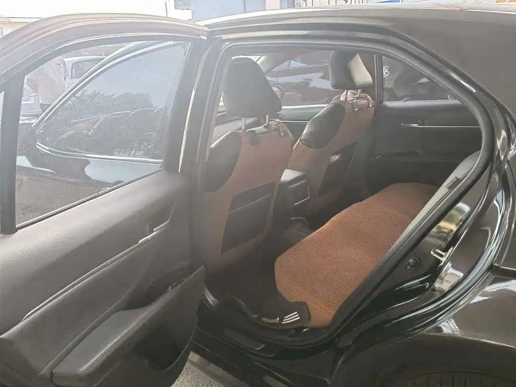 Toyota Camry — миниатюра 9