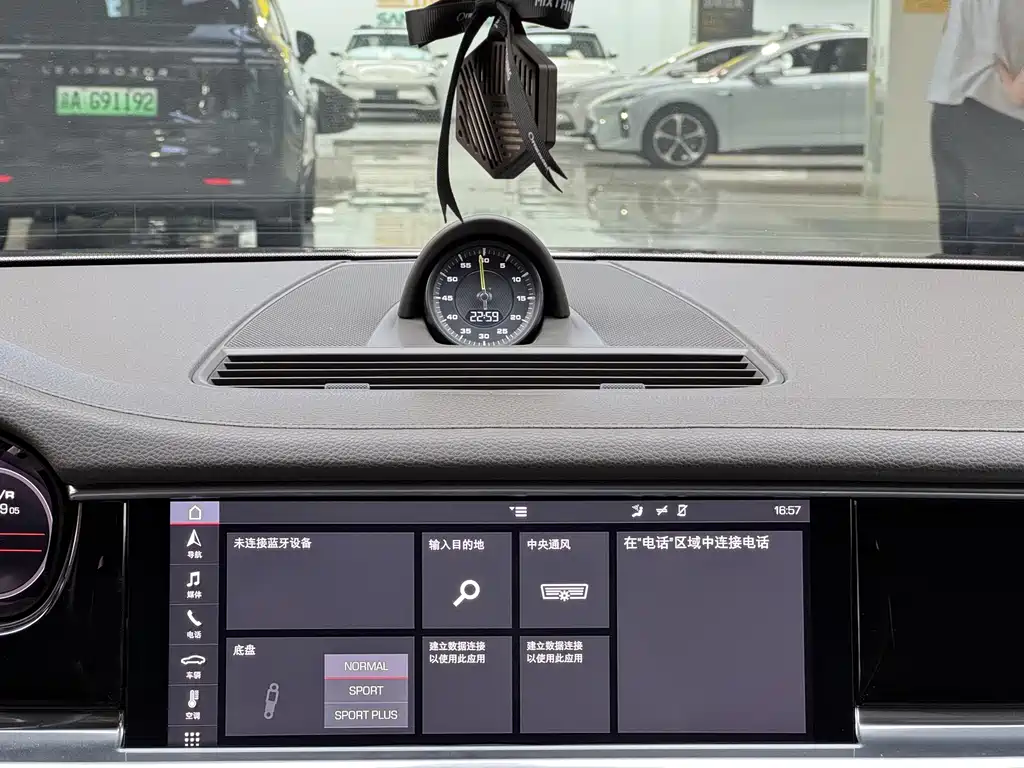 Porsche Panamera Hybrid — миниатюра 11