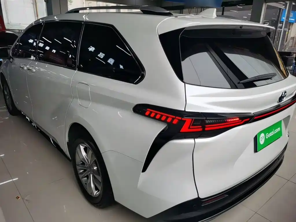 Toyota Sienna — миниатюра 5
