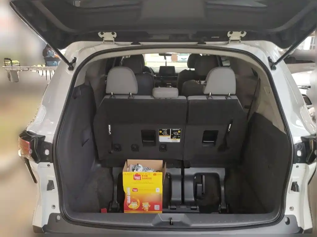 Toyota Granvia — миниатюра 15