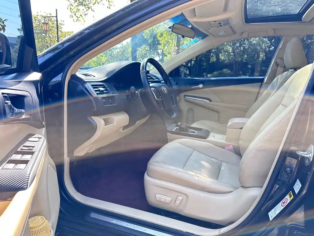 Toyota Camry — миниатюра 9