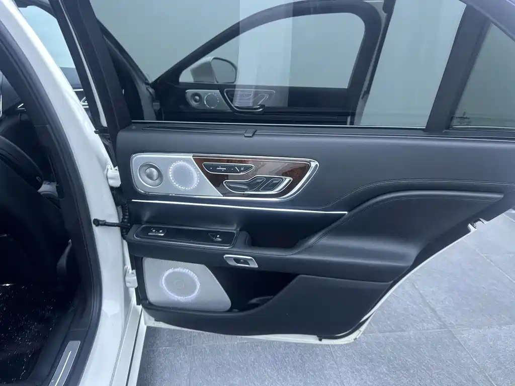 Lincoln Continental — миниатюра 10