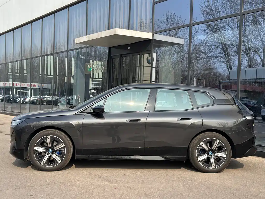 BMW iX M60 2023 M60