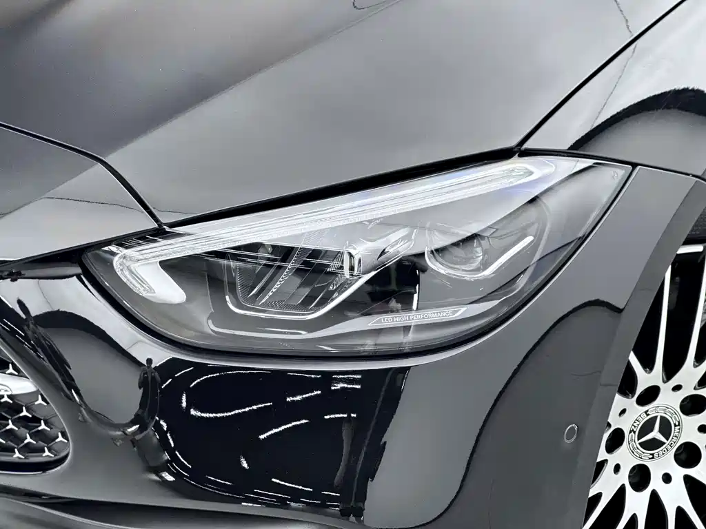Mercedes-Benz C-Class — миниатюра 13