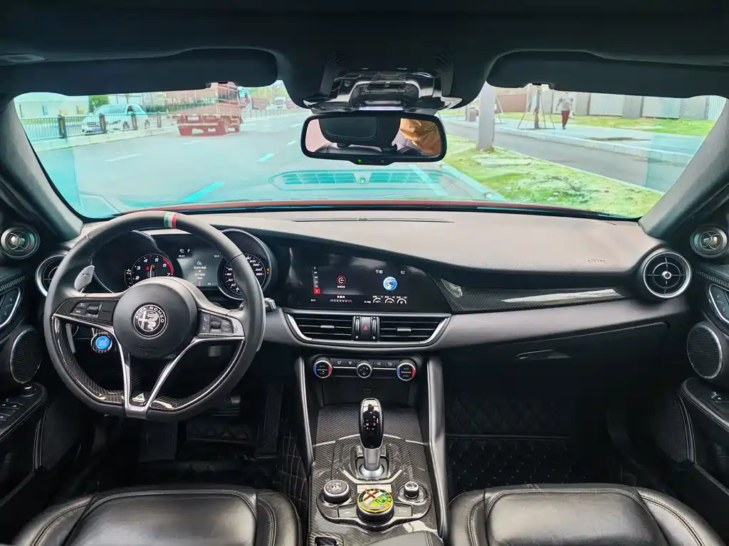 Alfa Romeo Giulia — миниатюра 7
