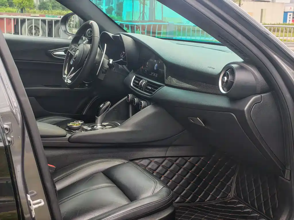 Alfa Romeo Giulia — миниатюра 18
