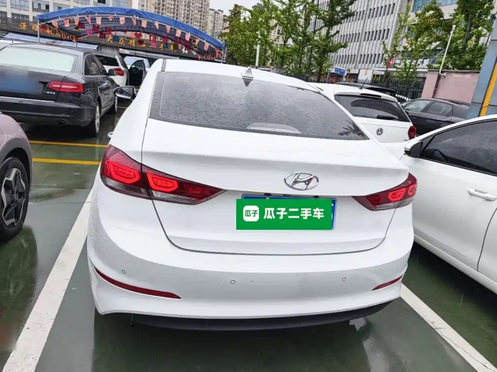 Hyundai Elantra — миниатюра 6