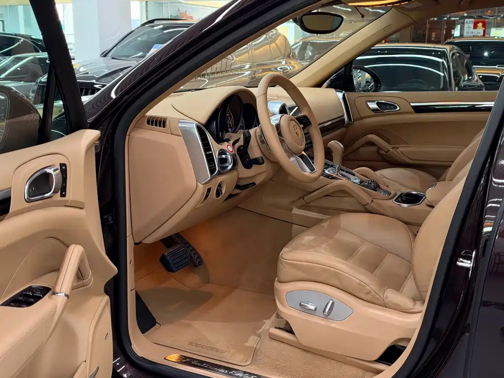 Porsche Cayenne — миниатюра 4