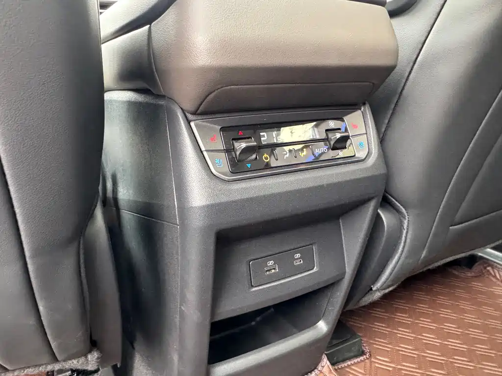 Ford Edge — миниатюра 16