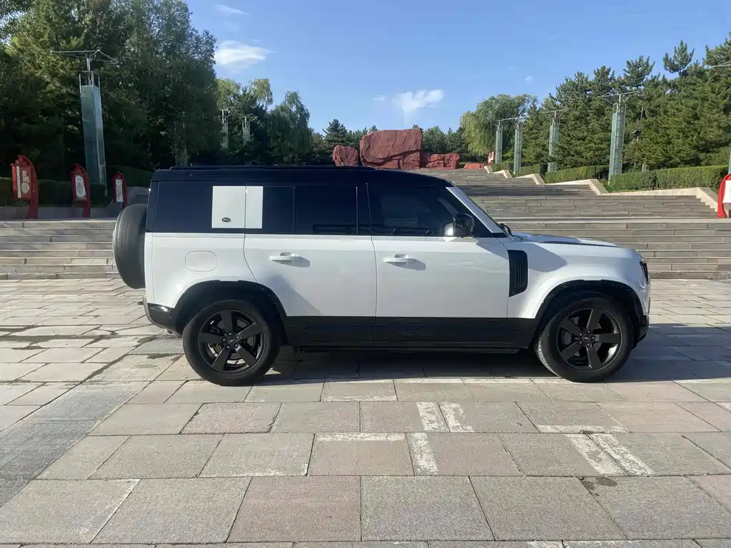 LAND ROVER DEFENDER