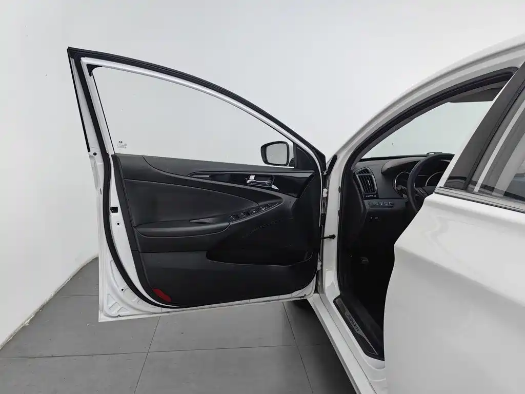 Hyundai Sonata — миниатюра 8