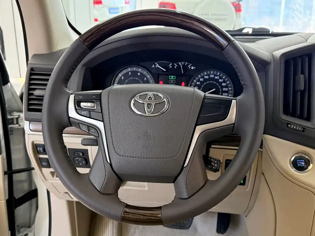 Toyota Land Cruiser 2020 4.0L AT