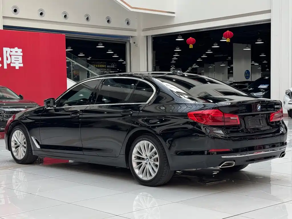 BMW 5 Series — миниатюра 17