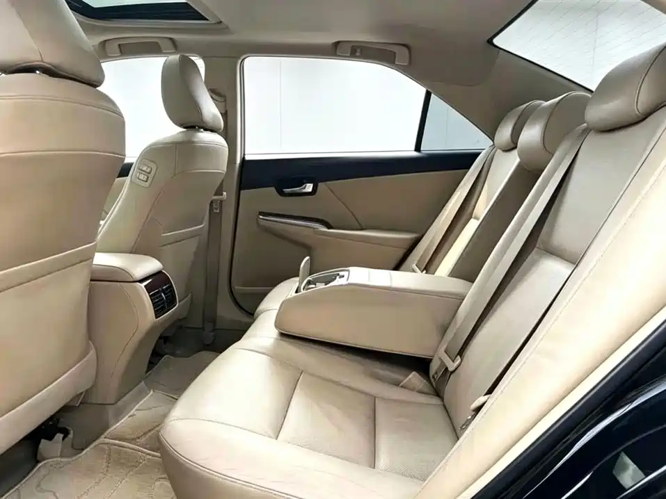 Toyota Camry 2012 2.5G Luxury