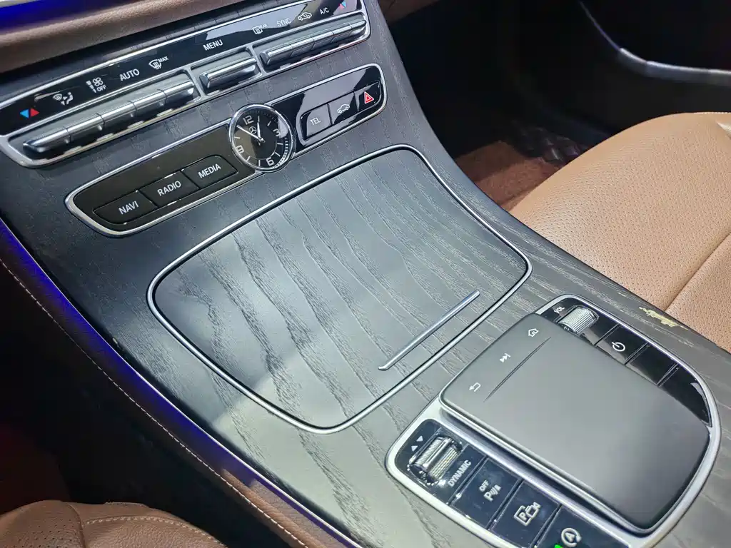 Mercedes-Benz E-Class — миниатюра 11