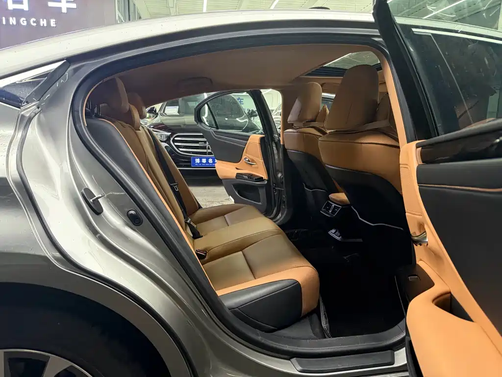 Lexus ES — миниатюра 17