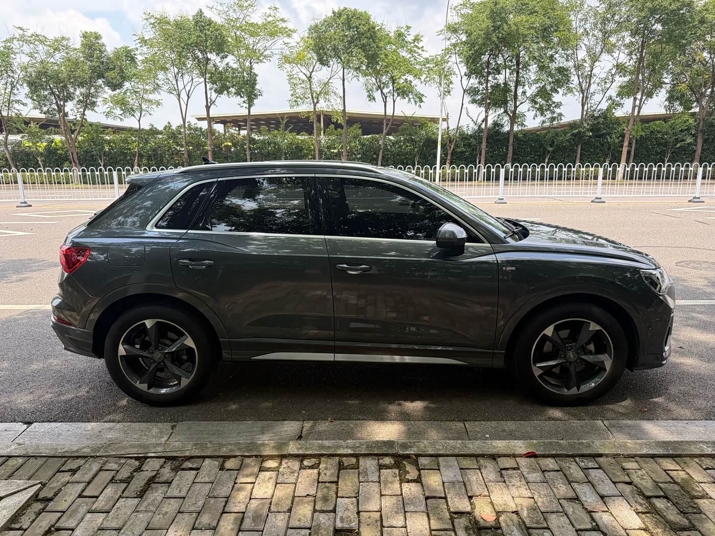 Audi Q3 1.4 л 2021 г. Серебристо-серый, пробег 37000 км