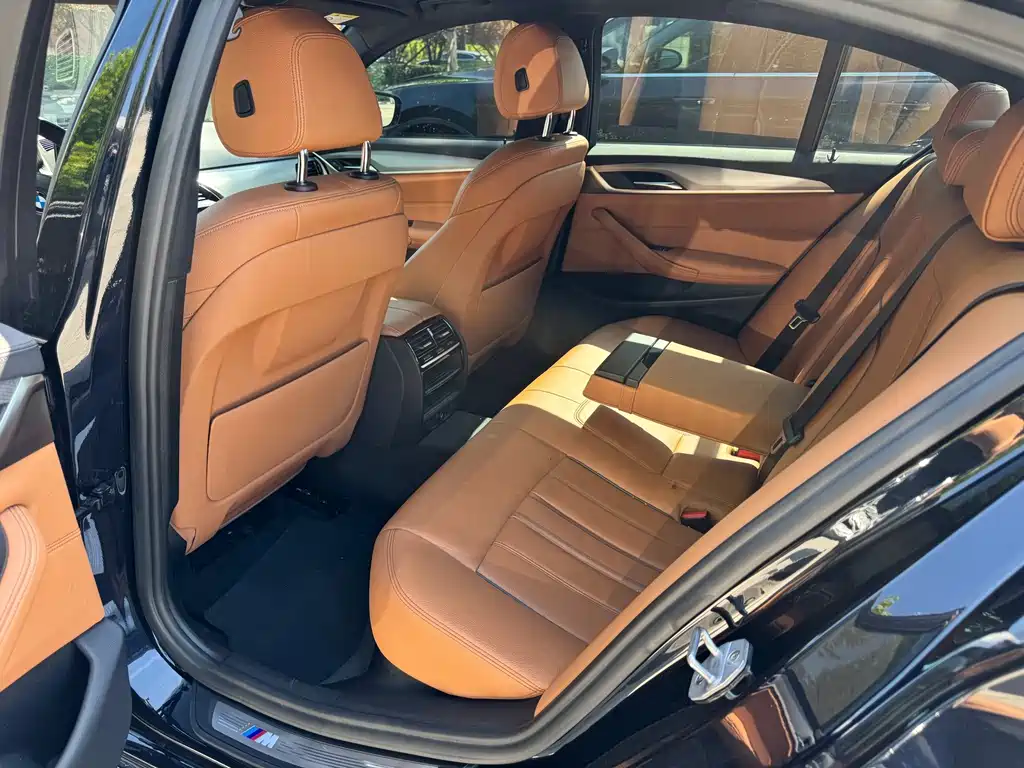 BMW 5 Series (Import) — миниатюра 7