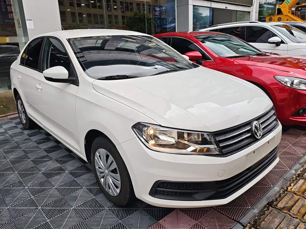 Volkswagen Santana 1.5 л 2022 г. Белый, пробег 9100 км