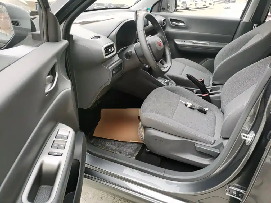 Заказать Wuling Hongguang EV 2026 года за 2 242 591 ₽  из Китая