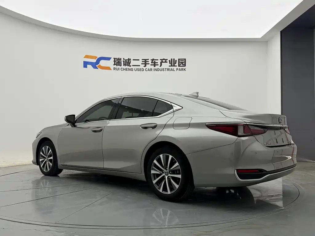 Lexus ES — миниатюра 6