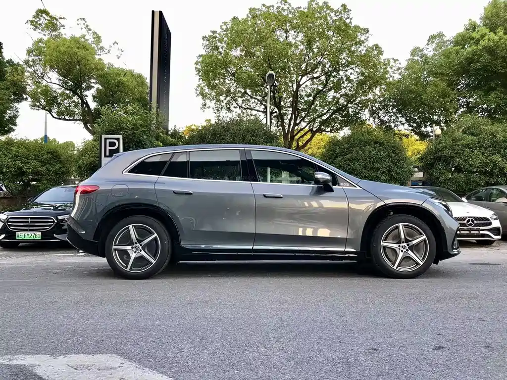 Mercedes-Benz EQS SUV — миниатюра 4