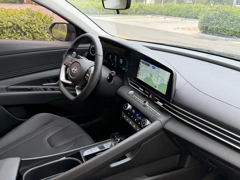 Hyundai Elantra — миниатюра 9