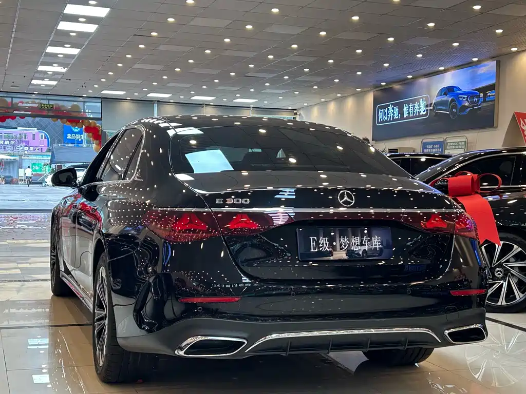 Mercedes-Benz E-Class — миниатюра 5