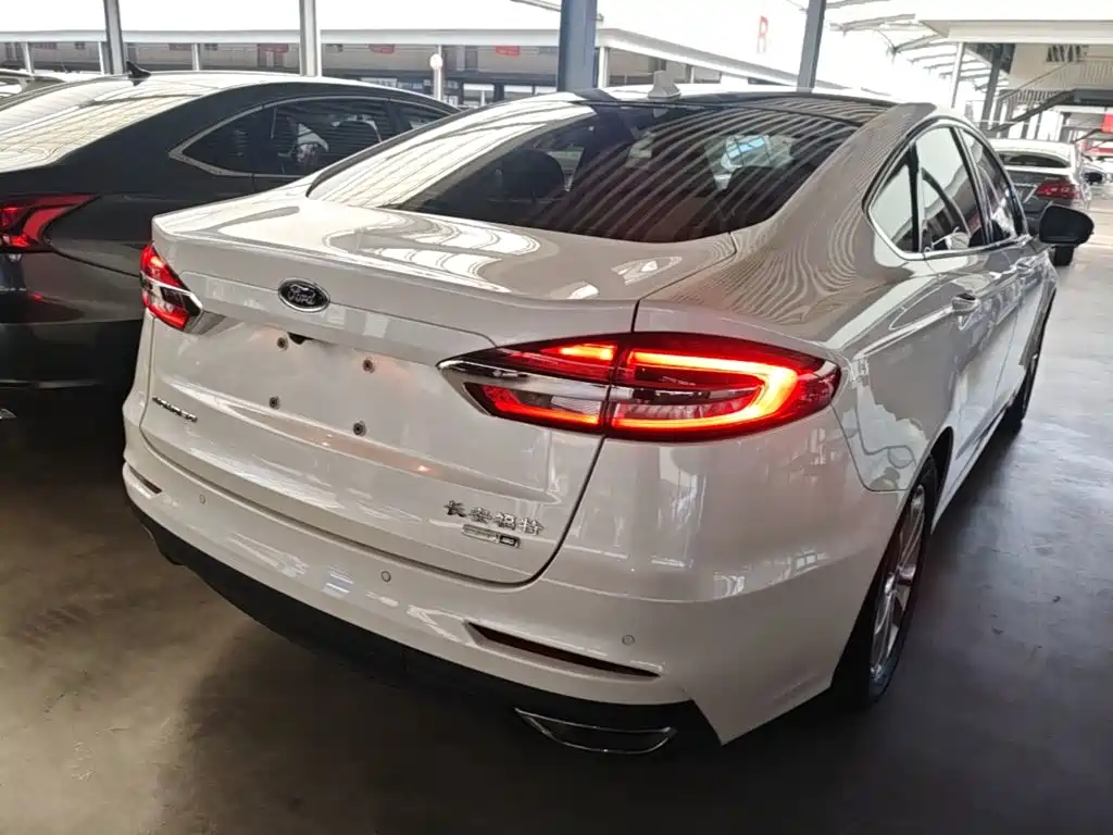 Ford Mondeo — миниатюра 7