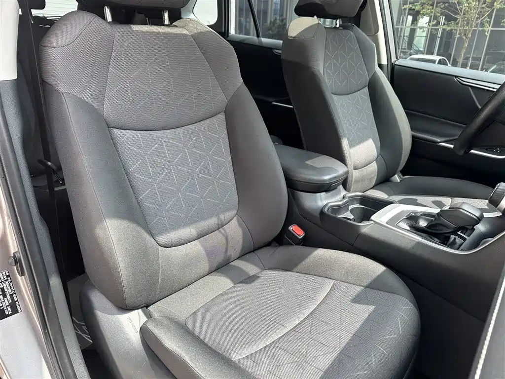 Toyota RAV4 — миниатюра 7