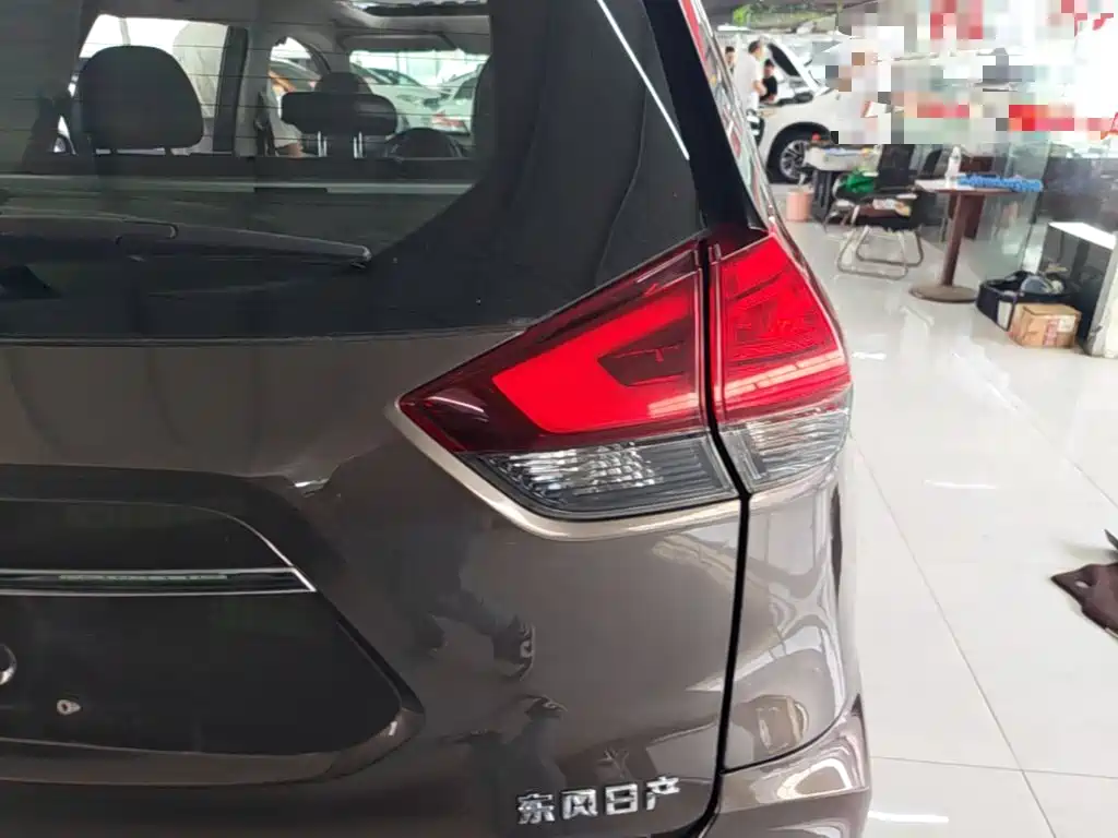 Nissan X-Trail — миниатюра 8