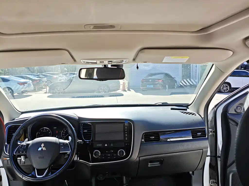 Mitsubishi Outlander — миниатюра 9