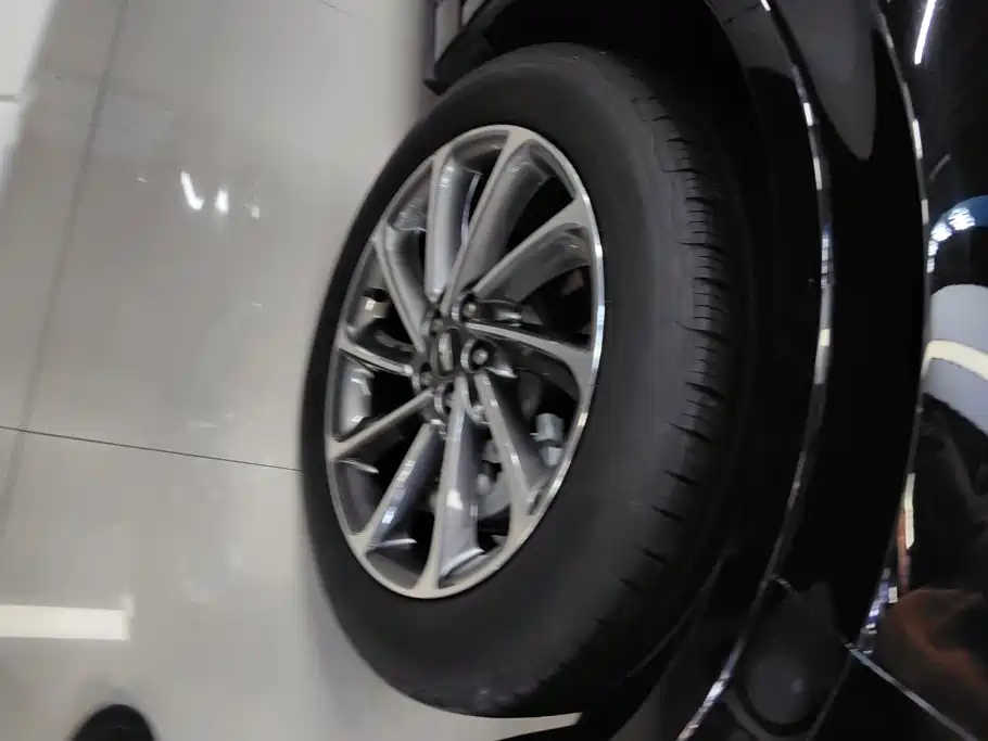 Lincoln Corsair Hybrid — миниатюра 6