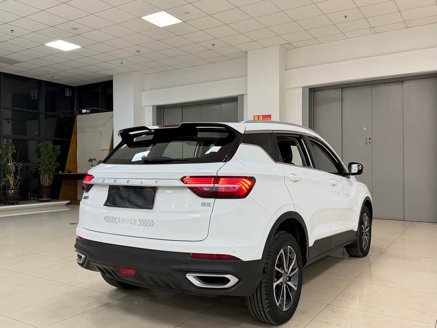 Geely Binyue 1.4 л 2021 г. Белый, пробег 40000 км