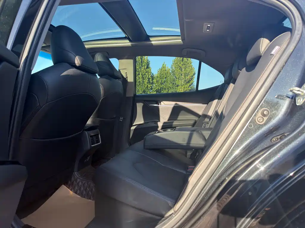 Toyota Camry — миниатюра 16